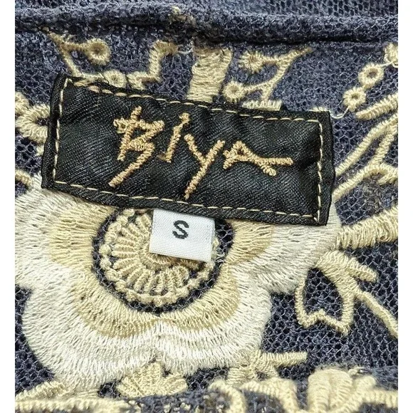 Biya Johnny Was Top Blue Floral Embroidered Boho Blouse Misses Size S Flaws - Picture 8 of 9